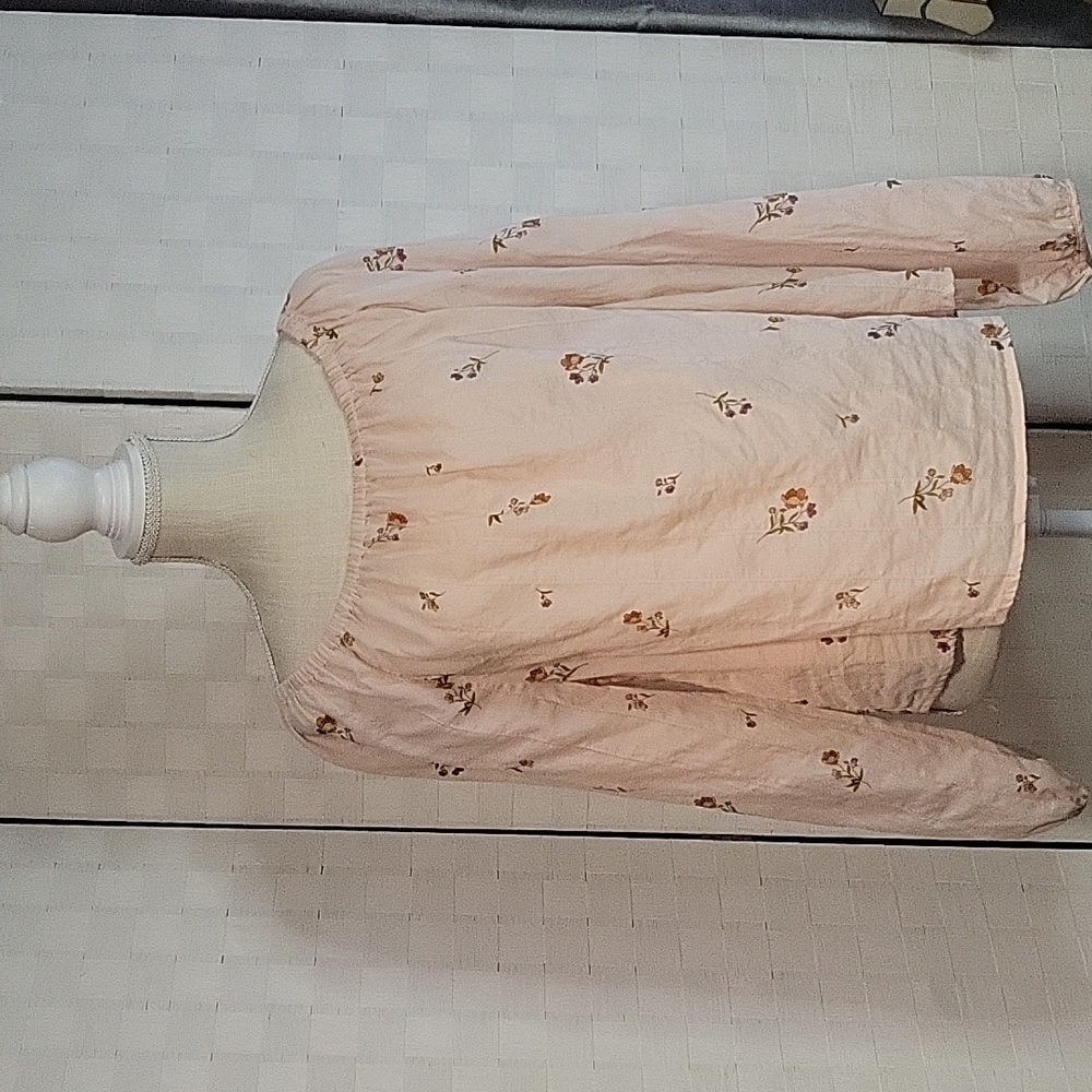 a.n.a.Size M- Women's Floral Peach Lightweight Blouse